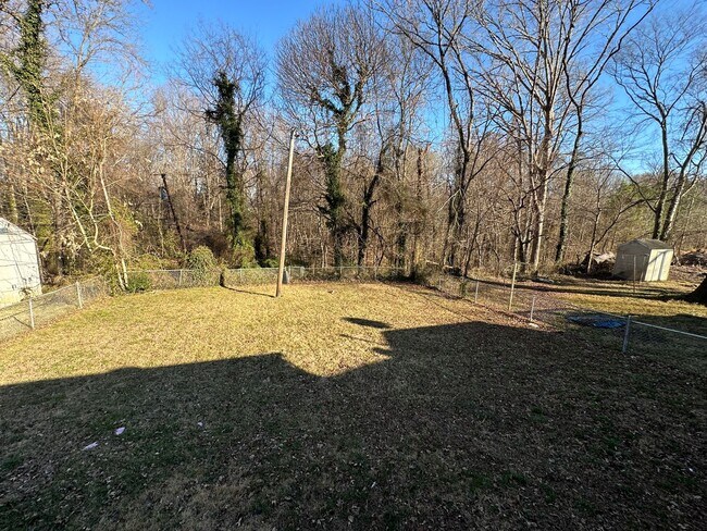 Building Photo - 3 bedroom house in Fulton Hill! Laundry, Central HVAC All electric, big fenced yard, hardwoods