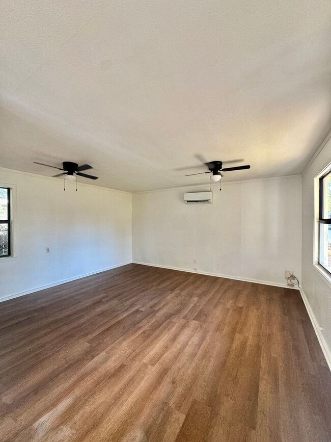 Building Photo - NOW AVAILABLE - Updated Studio Apartment w...
