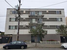 Building Photo - 1220 La Playa St