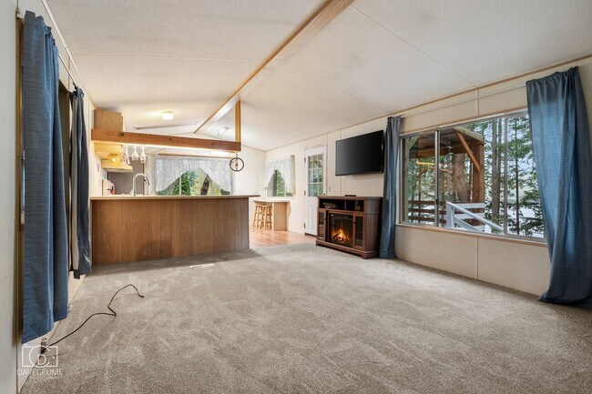 Building Photo - Waterfront 2-Bedroom Home with Scenic Views