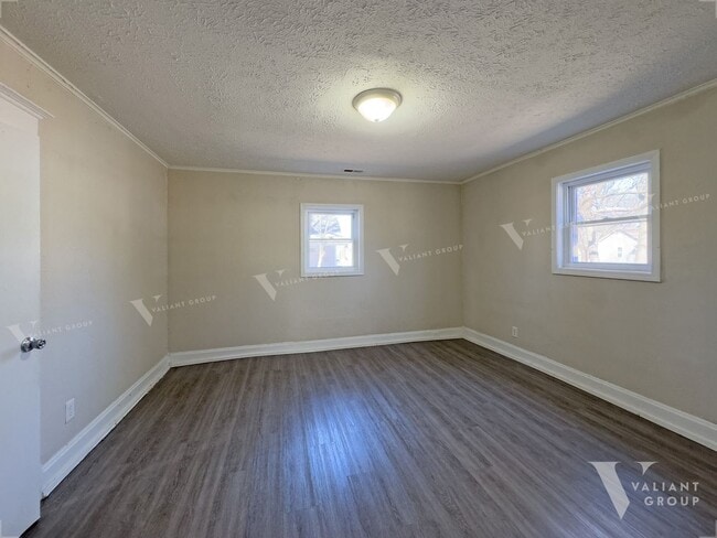 Building Photo - Charming 3-Bedroom, 1-Bathroom House in We...