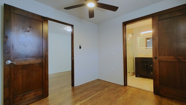 Building Photo - 808 Vassar Dr NE