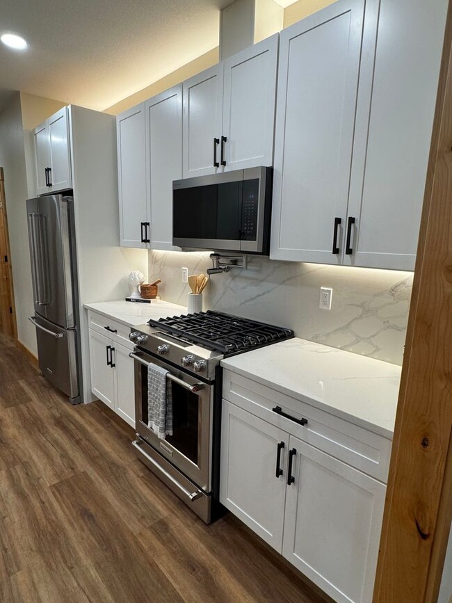 Building Photo - Brand New Private Bella Ridge 4 Bedroom 2.5 Bath Home Near Golf and Lewis & Clark Elementary School