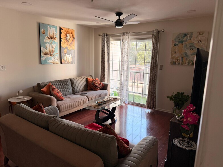 Building Photo - 525 Waterford Dr