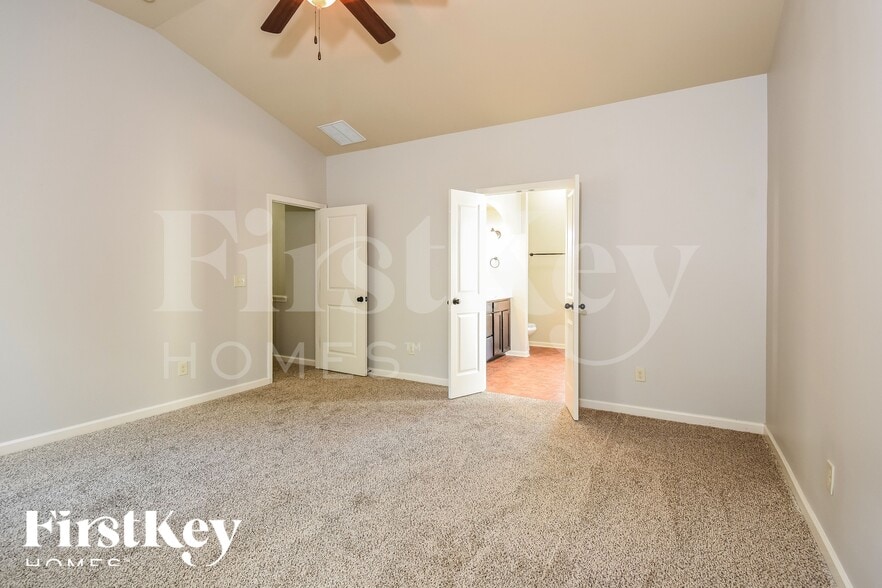 Building Photo - 4868 Maple Glen Dr