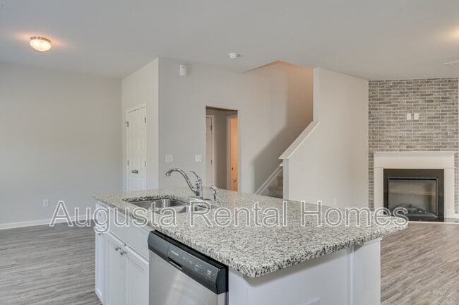 Building Photo - 301 Claudia Dr