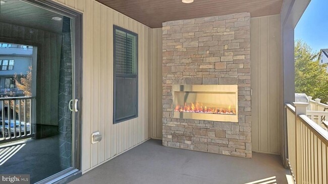 Building Photo - 43369 Southland St