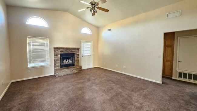 Building Photo - Charming 3-Bedroom, 2-Bath Home with Spacious Layout & Cozy Features