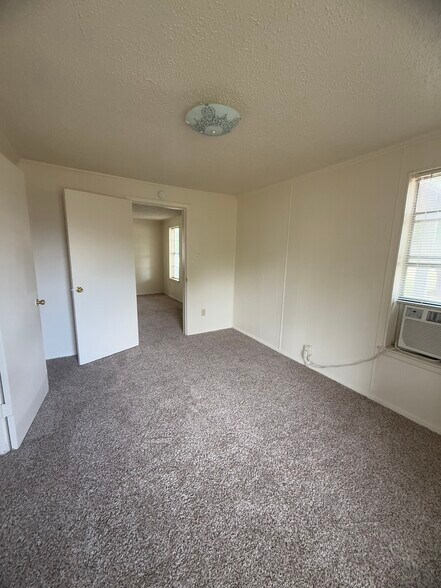 Building Photo - 3495 Country Club Rd