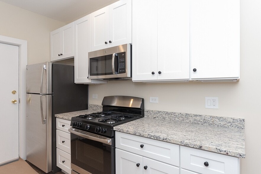 Building Photo - 1360 E 52nd St