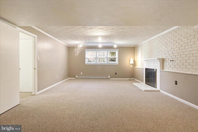 Building Photo - 3838 Glenbrook Rd