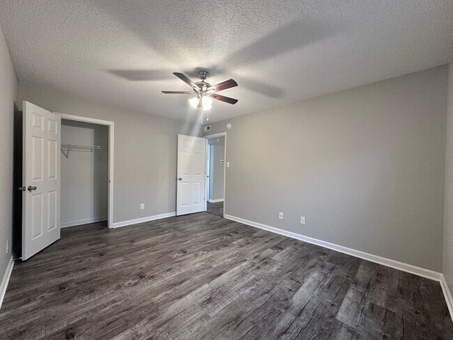 Building Photo - Pet Friendly 2-Bedroom Apartments in Maryv...