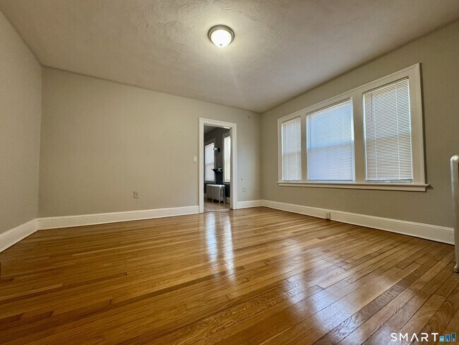 Building Photo - 953 West Blvd