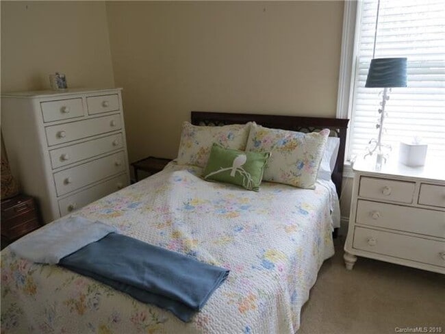 Building Photo - 123 7th St