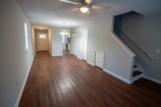 Building Photo - 942 Bonham Ave