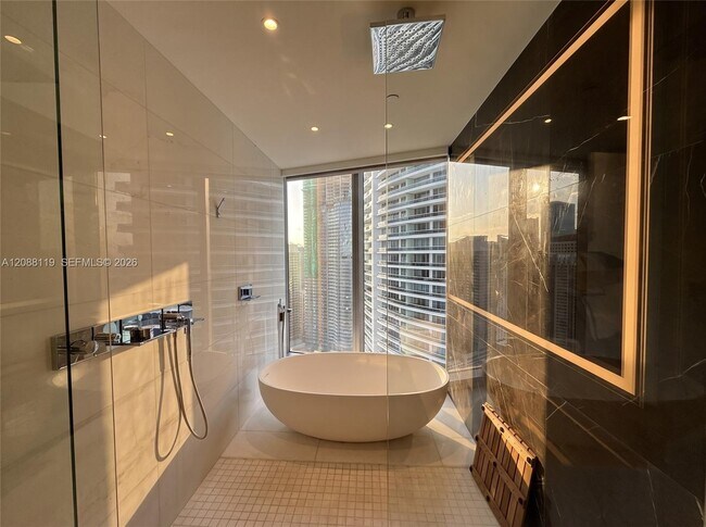 Building Photo - 300 Biscayne Blvd Way