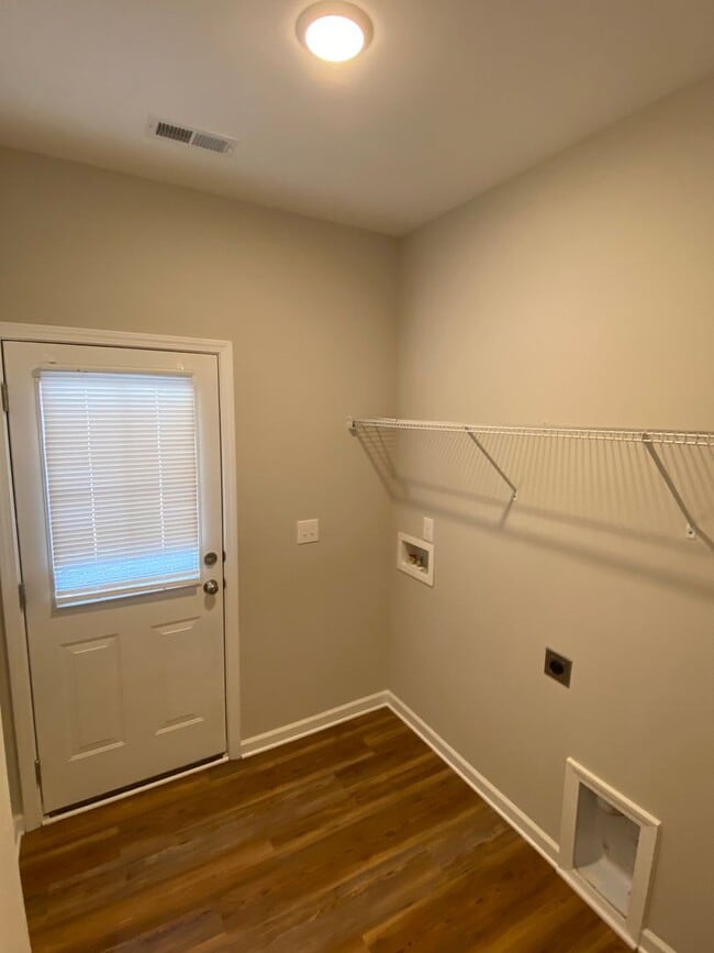 Building Photo - One level 3 bedroom 2 bath home