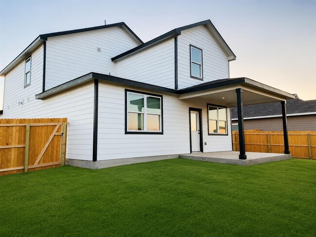 Building Photo - 2156 Griffith Dr