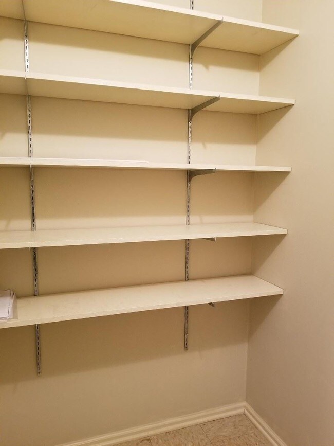 Building Photo - 3 br, 2 bath House - 13 Cresthill Dr. #30