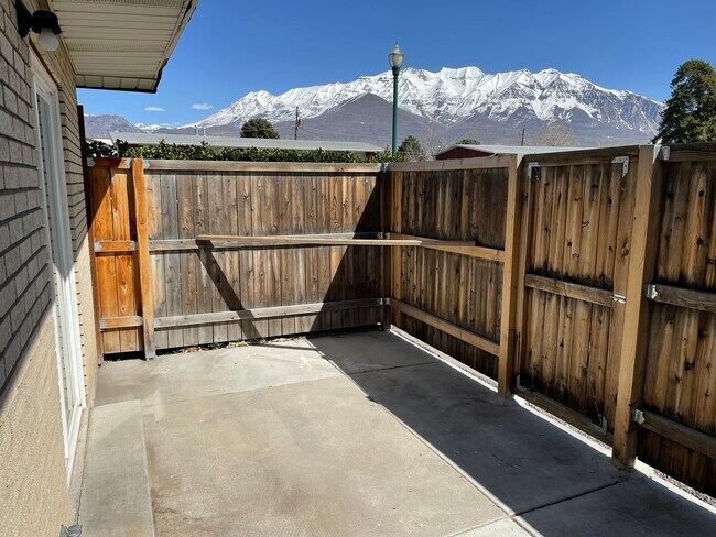 Building Photo - 333 W 170 N