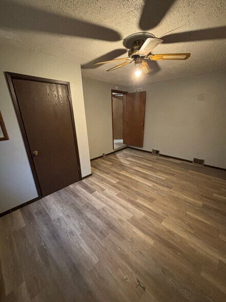 Building Photo - 601 Hillsboro Ave