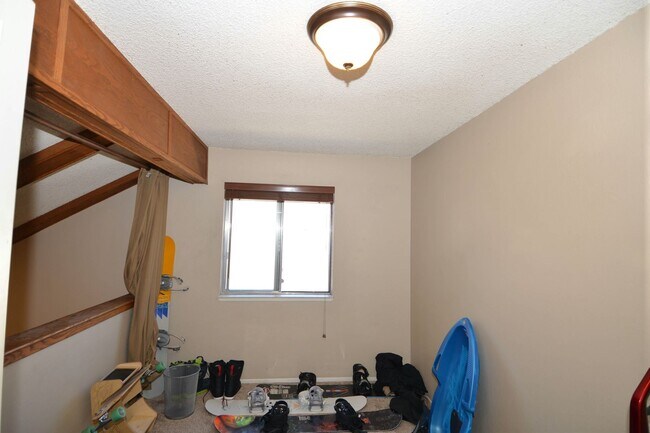 Building Photo - University Meadows Condo For Rent