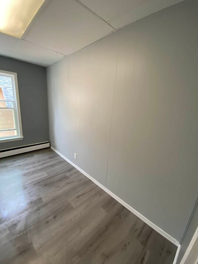 Building Photo - 427 3rd Ave