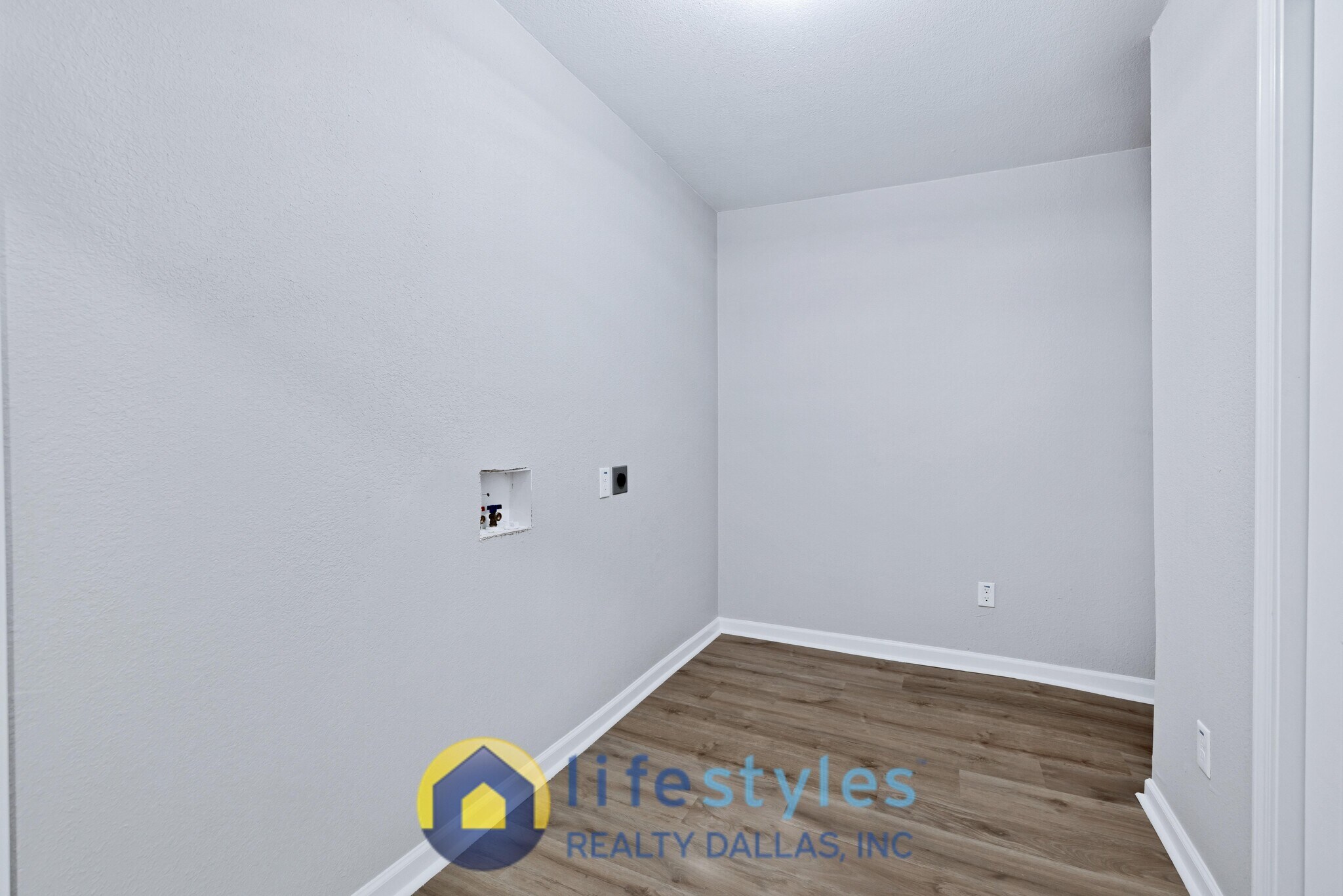 Building Photo - 520 Harlem Ave