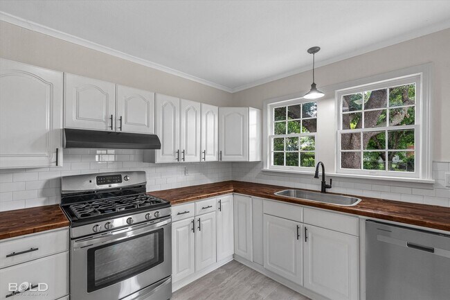 Building Photo - 4440 Clingman Dr