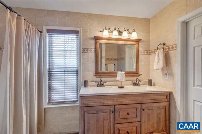 Building Photo - 1150 River Oaks Ln