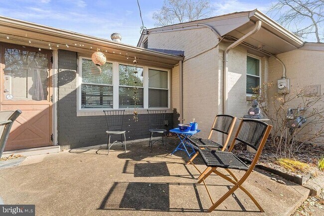 Building Photo - 601 Hanson Ave