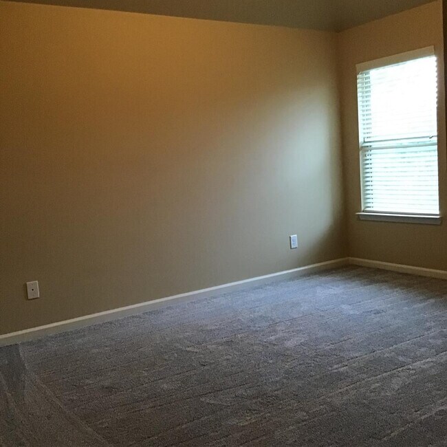 Building Photo - 2793 Huntcliffe Dr