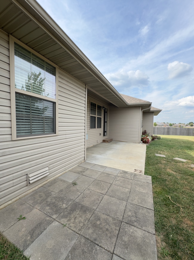 Building Photo - NEW 4 Bedroom | 2 Bathroom | 3 Car Garage ...