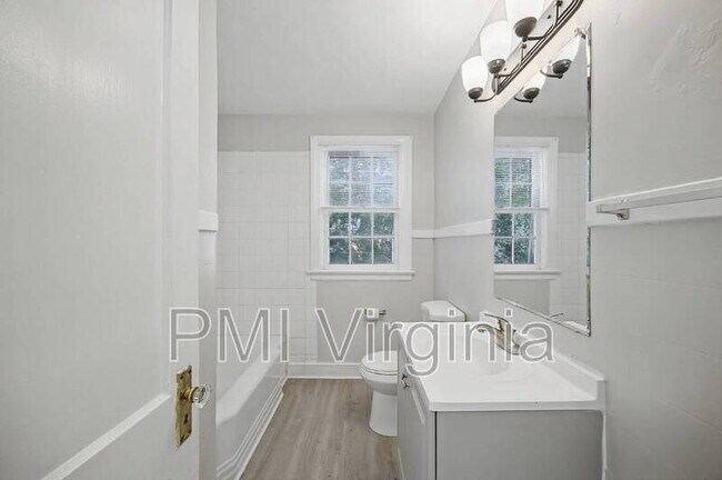 Building Photo - 3841 Chatham Cir