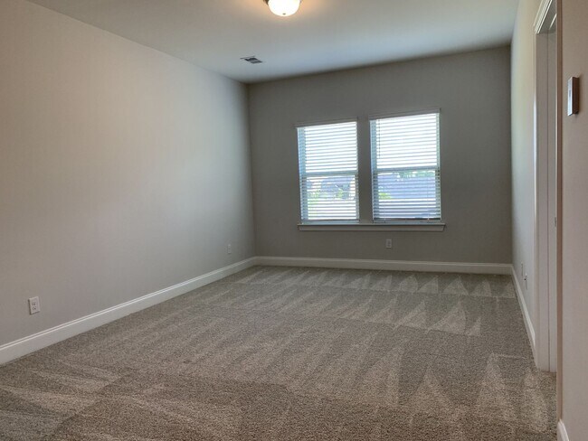 Building Photo - Coming Soon! Available 8/10/26 Stunning 4 bed, 2.5 bath residence in the highly sought-after Foxl...