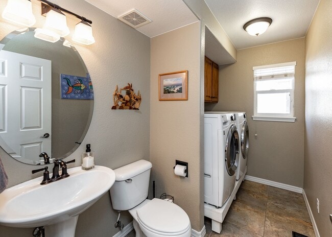 Building Photo - Fabulous 6 bedroom + office D20 Home with ...