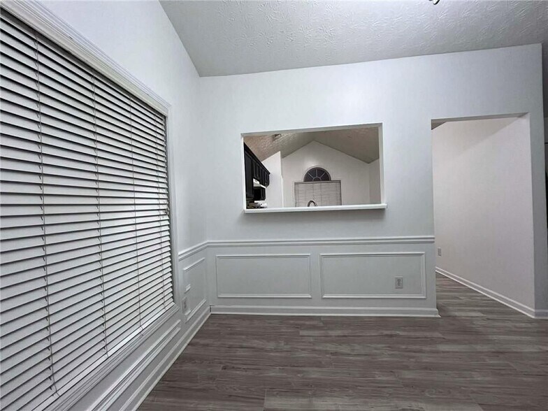 Building Photo - 2400 Miller Oaks Cir