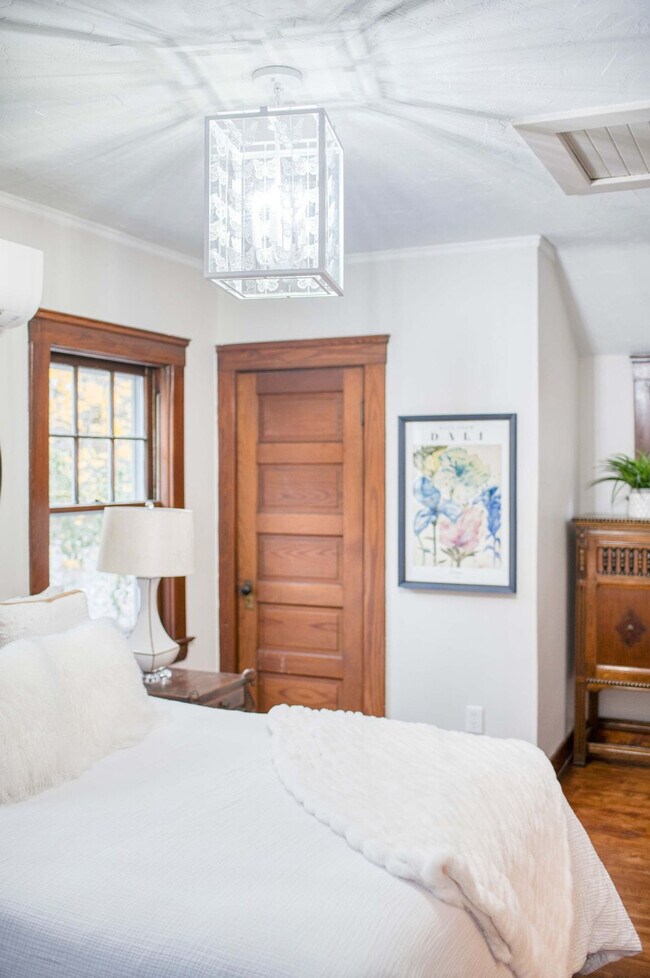 Building Photo - 3073 Fairmount Blvd