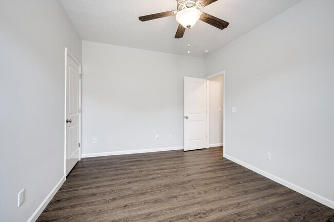 Building Photo - 858 Goodale Dr