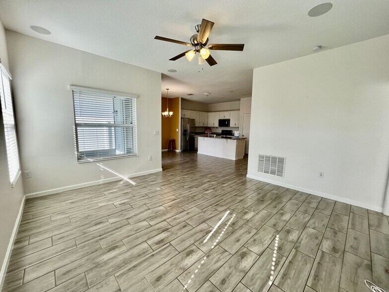 Building Photo - 421 Disa Dr