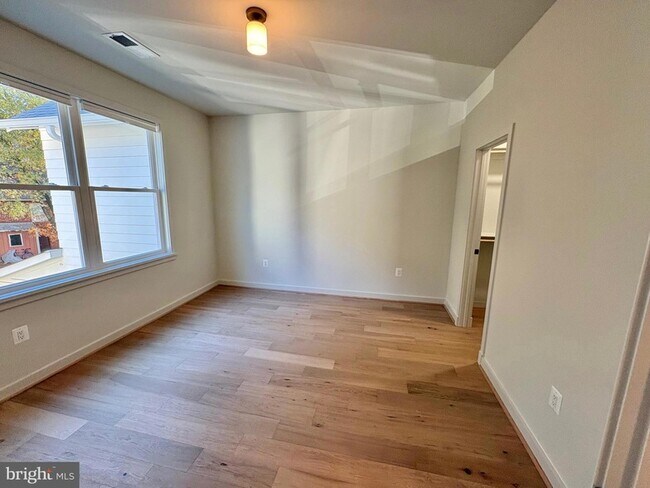 Building Photo - 635 Upland Pl