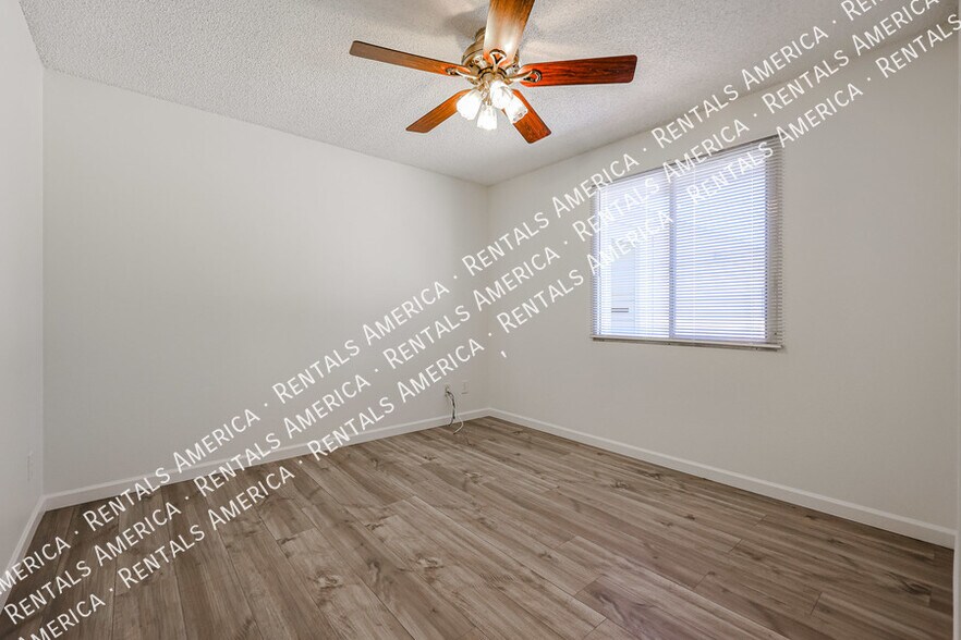 Building Photo - 3704 S Terrace Rd