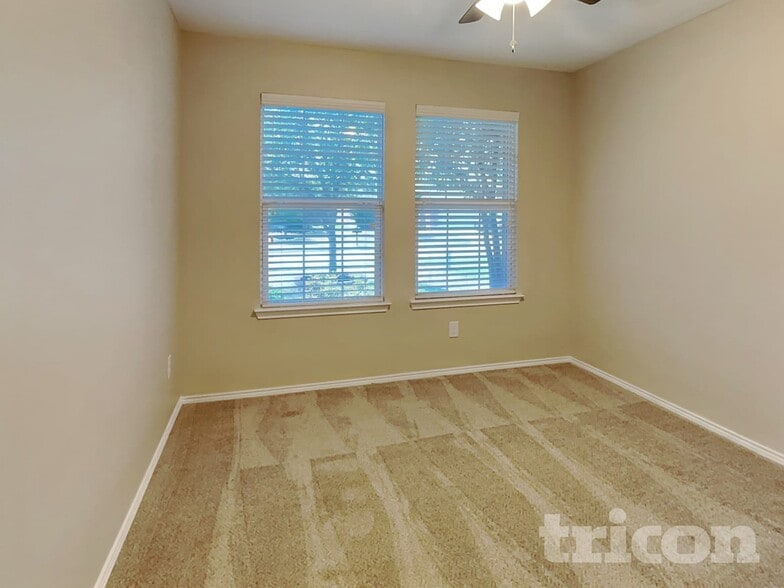 Building Photo - 6032 Fantail Dr