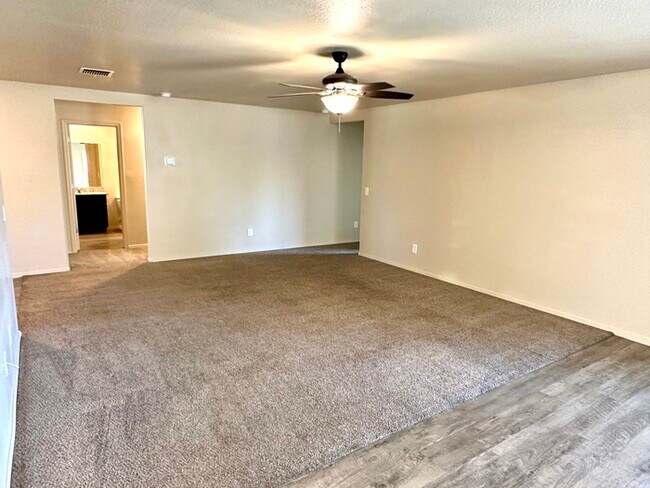 Building Photo - Wonderful Ghost Ranch in Casa Grande