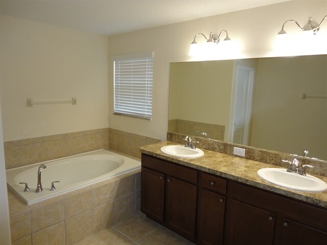 Building Photo - 513 Vista Ridge Dr