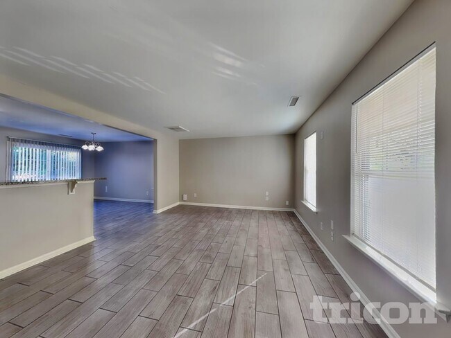 Building Photo - 11 Peridot Pl