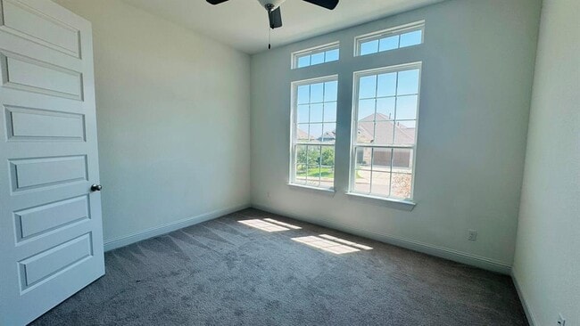 Building Photo - 813 Palamos Dr