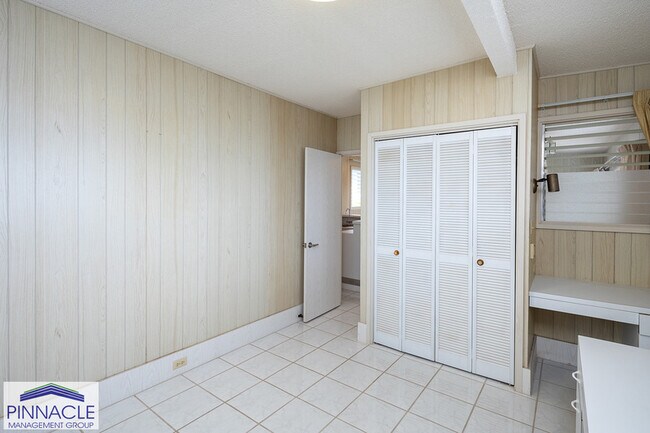 Building Photo - 378 Anolani St