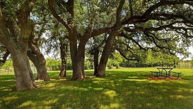 Building Photo - 520 Republic Dr