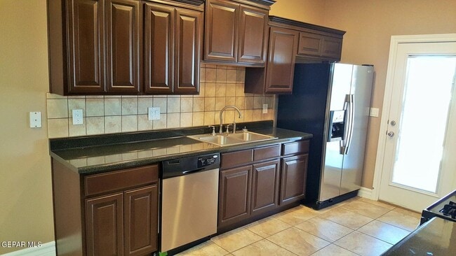 Building Photo - 11727 Dos Palmas Dr